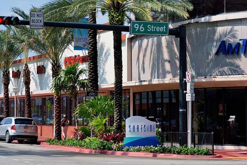 Town of Surfside welcome sign on Harding Avenue